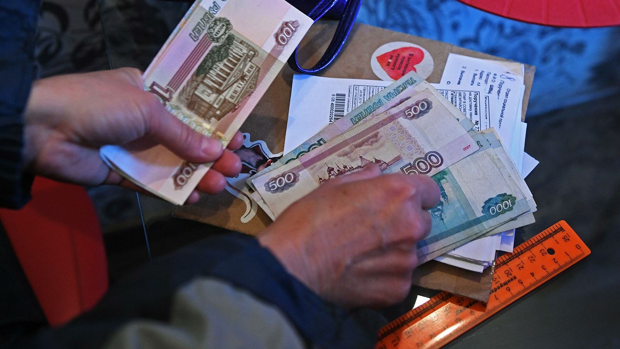Доплата к пенсии в москве работающим пенсионерам в году