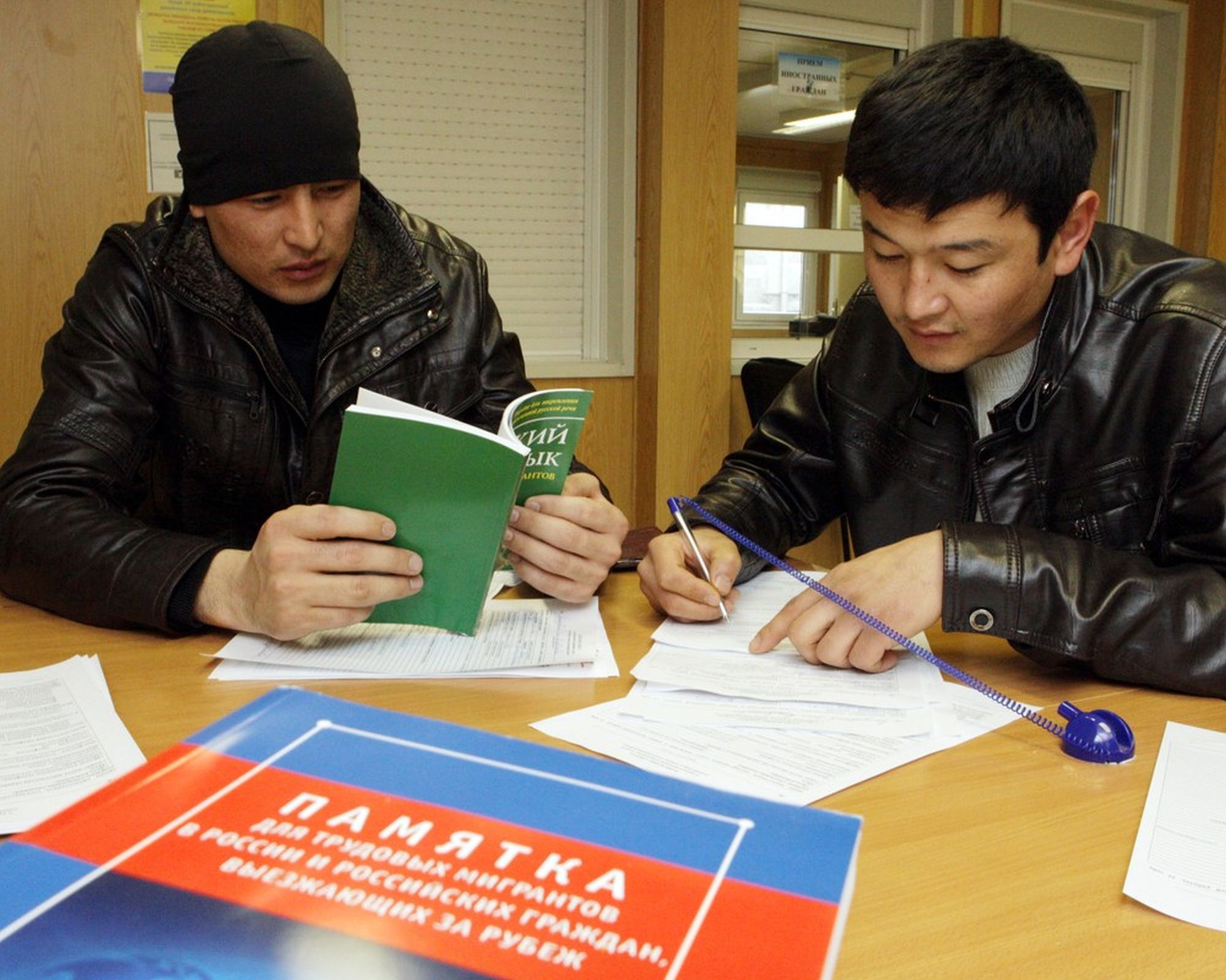 Разрешение на работу для граждан СНГ, как сделать разрешение на работу в РФ (Москва) для иностранца, какие документы собрать